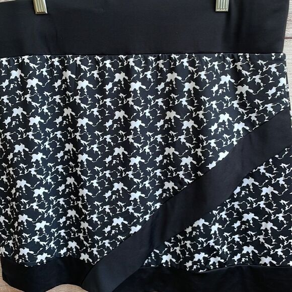 HAUS OF GREY SKORT IN BLACK AND WHITE PRINT - Picture 2 of 6